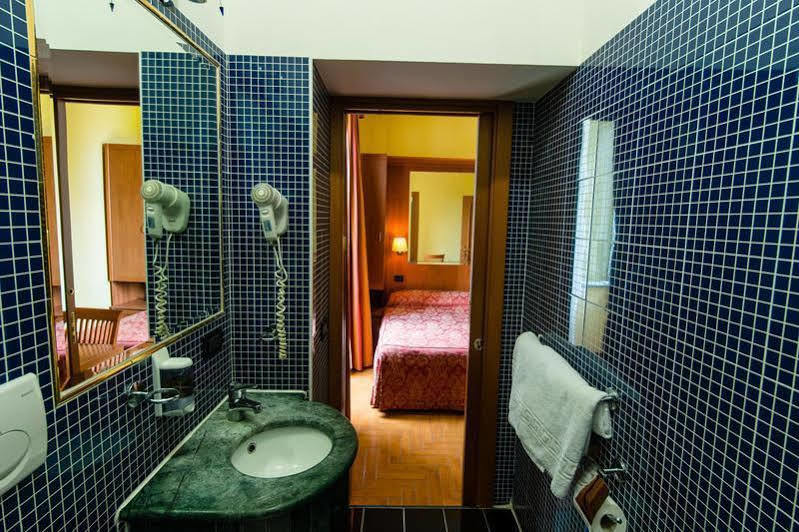 Hotel Lella Рим Экстерьер фото